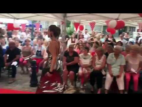 Des mannequins défilent en mode vintage à Lons-le-Saunier