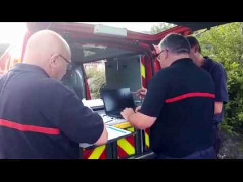 Exercice grandeur nature des pompiers qui simulent un accident industriel