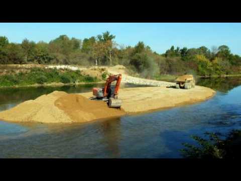 Dole : chantier en cours à la confluence du Doubs et de la Loue