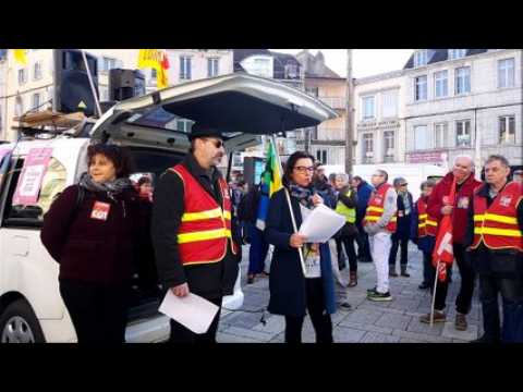 Lons-le-Saunier: ils manifestent ensemble pour le pouvoir d'achat