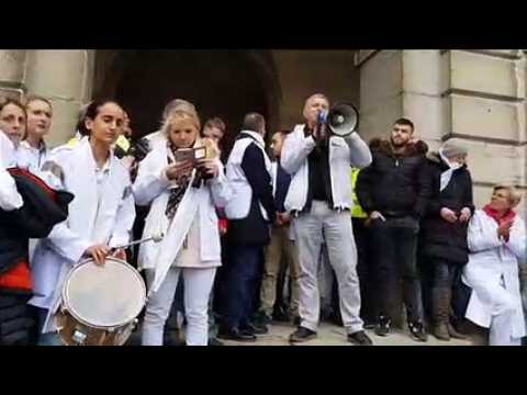 Lons-le-Saunier : 500 manifestants pour sauver la  2e ligne de SMUR