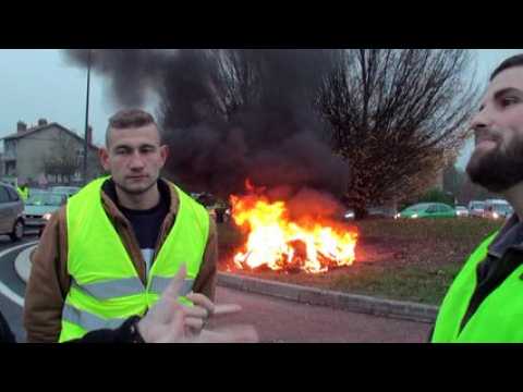 A Firminy, découvrez les 400 gilets jaunes qui ont bloqué les accès à la ville