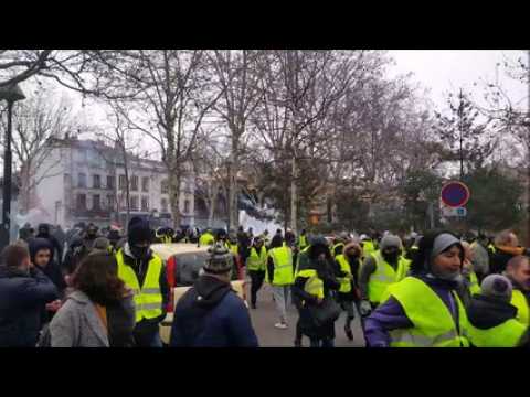 Les forces de l'ordre utlisent des gaz lacrymogène