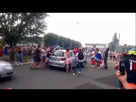 La joie après la victoire des Bleus à Saint-Just-Saint-Rambert