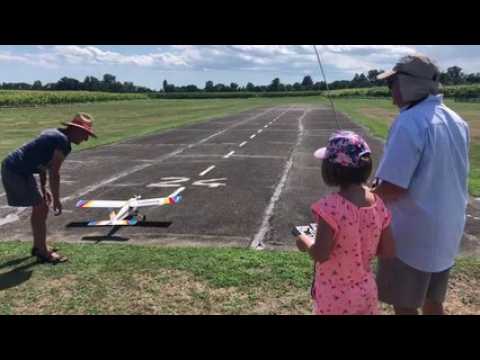 "Apprendre les bases de l'aéromodélisme aux jeunes"
