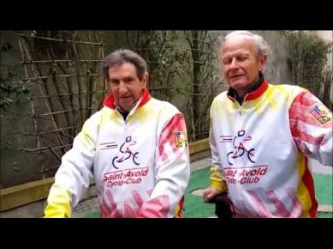 Marc Gaspery et Jacques Raczkiewcz du cyclo-club de Saint-Avold évoquent les avantages d'un vélo à assistance électrique.