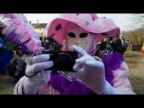 Mont-Saint-Martin : les Vénitiens  prennent la pause  pour le concours  de la meilleure  photo