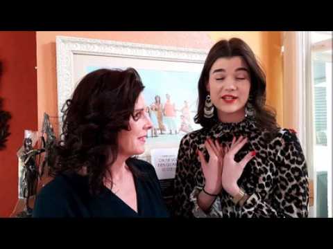Maria Doyle, non-voyante, aux côtés de sa fille Tara Cuche, candidate à l'élection de Miss Meurthe-et-Moselle