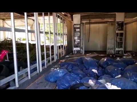 L'ancien garage Volkswagen,  rue  Saint Guy à Forbach,  a été complètement saccagé vendredi soir