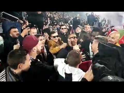 FC Metz : Ivan Balliu ouvre le champagne avec les supporters
