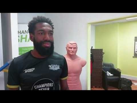 Charles François, le champion du monde de boxe thaï devenu coach