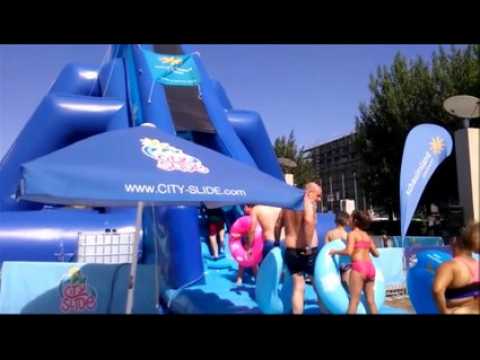 Un toboggan géant placé en centre-ville de Sarrebruck