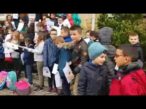 Manifestation contre la loi Blanquer devant l'école primaire de Valleroy