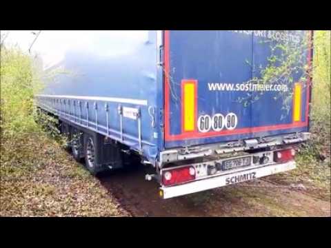 A Moutiers, un semi-remorque de 38 tonnes échoue dans un chemin forestier