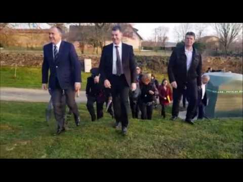 Villers-le-Rond  : Didier Guillaume, ministre de l'agriculture, inspecte la barrière anti-sangliers contre la peste porcine en Lorraine
