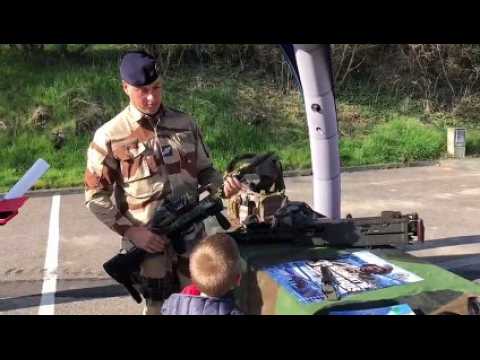 Pange : le 3e régiment de Hussards de Metz restituent leur mission au Mali aux écoliers de CM2