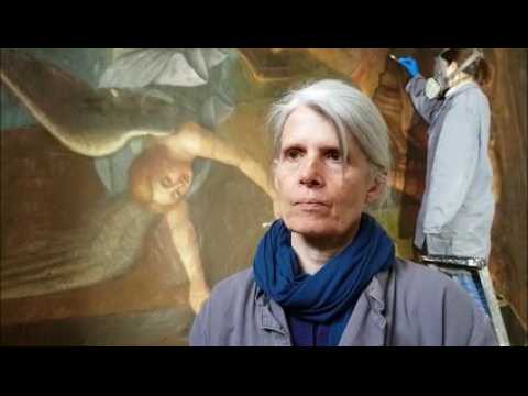 Noëlle Jeannette, restauratrice d'oeuvres d'art, détaille les travaux à effectuer sur les toiles de Saint-Maximin de Thionville