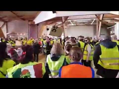 Saint-Avold : les gilets jaunes font irruption à la brocante organisée à L'Agora