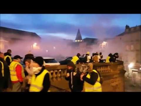 Manifestation des Gilets jaunes à Metz : les pompiers interviennent au niveau de la cathédrale