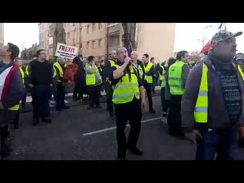 Thionville : les gilets jaunes arrivent devant l'hôpital Bel-Air