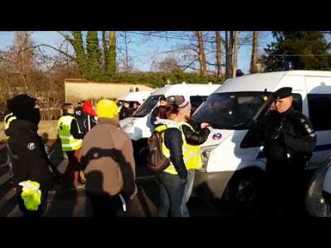Les gilets jaunes présents à Châtel-saint-Germain pour la venue de Christophe Castaner