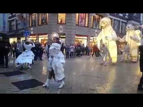 Le défilé de la compagnie Remue Ménage émerveille Sarreguemines