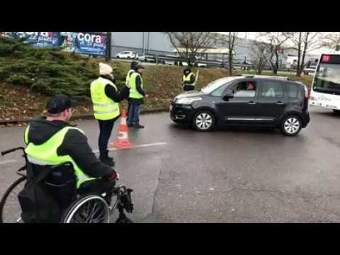 Barrage filtrant des gilets jaunes en zone commerciale à Forbach