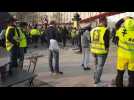 Les gilets jaunes aident la brasserie de la République à  ranger sa terrasse