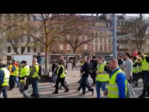 Gilets jaunes à Metz, le cortège se met en route