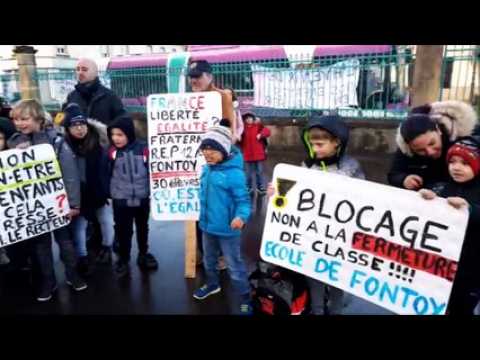 Fontoy : manifestation devant l'école
