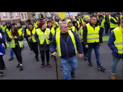 Gilets jaunes épisode XVI à Forbach : le cortège défile en ville
