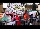 Chaîne humaine devant l'école de Fontoy