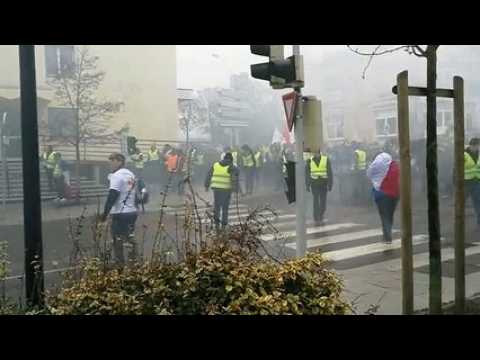 Les gilets jaunes devant le commissariat de police de Forbach