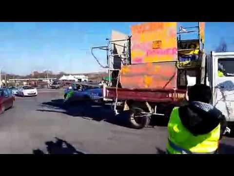 Arrivée à Longeville des Gilets jaunes qui manifestaient au péage de l'A4