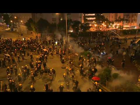 HK cops clash with protesters near police dormitory