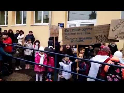 Des parents d’élèves bloquent l’accès de l’école Langevin-Wallon