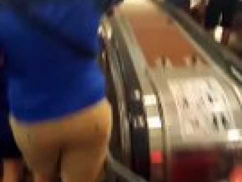 Les supporters français dans les couloirs du métro de Moscou avant la finale