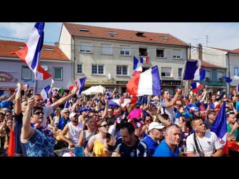 Lexy : la joie des supporter français  explose  à la fin du match