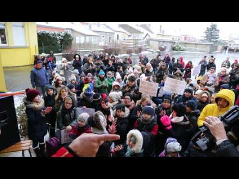 Hussigny-Godbrange : des parents d'élèves manifestent à l'école La-Fontaine