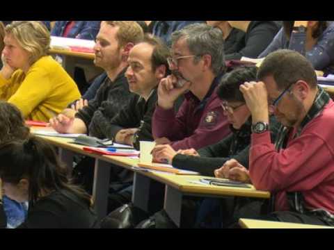 Education aux médias : comment l'école développe-t-elle l'esprit critique chez les élèves ?