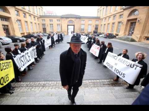 Carte judiciaire: manifestation silencieuse des avocats