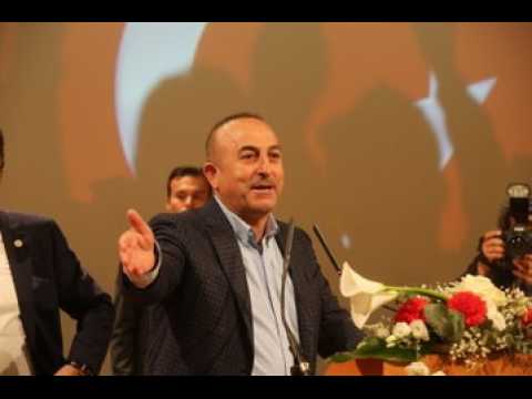 Un millier de personnes à Metz-Congrès pour accueillir le ministre turc refoulé des Pays-Bas