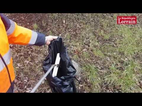 Avec ceux qui nettoient les bords des routes en Moselle