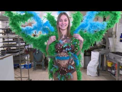 Dans l'atelier d'un chocolatier, créateur de robes