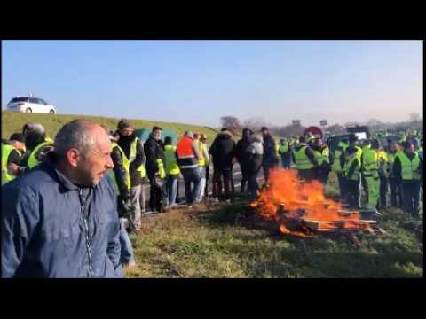 Le gilets jaunes bloquent la RN4 à Sarrebourg