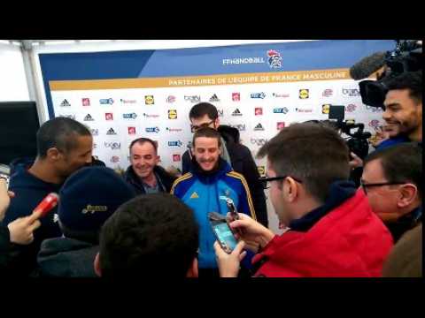 Quand Adrien Dipanda apporte un gâteau d'anniversaire à Didier Dinart