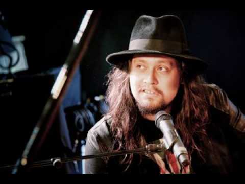 Lulu Gainsbourg, cordes sensibles