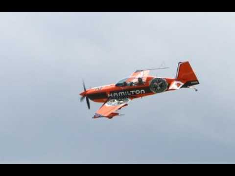 Voltige aérienne dans le ciel de Chambley