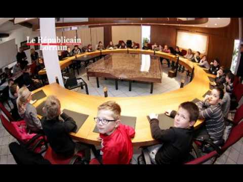 Les Municipales vues par les jeunes : presque un jeu d'enfant...