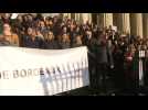 Lawyers protesting pension reform throw their robes onto courthouse steps - Label : AFPTV - First images - Category : News